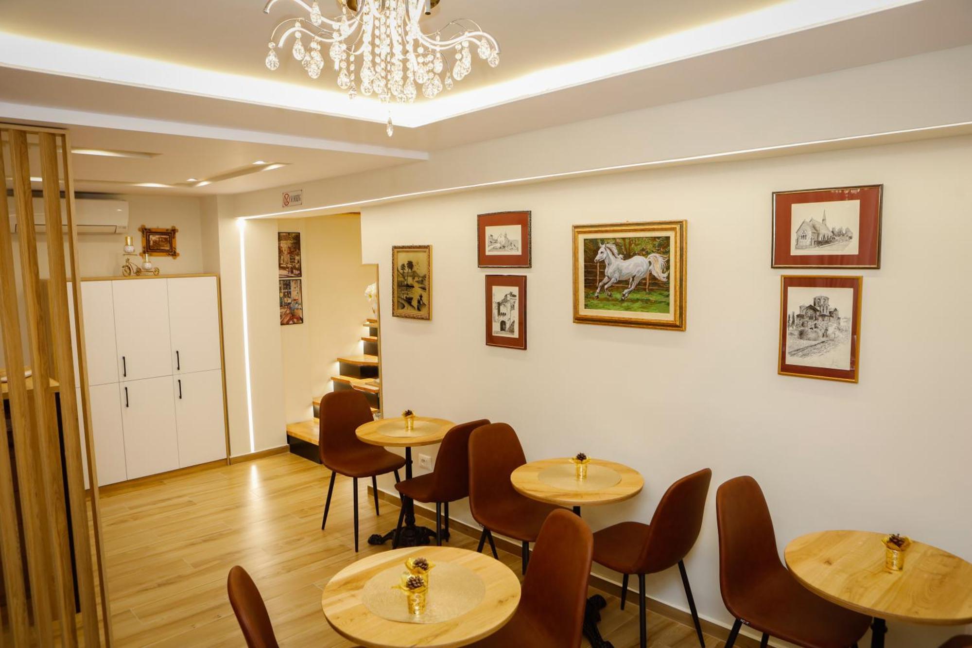 Petite Maison Hermes 3* Tirana