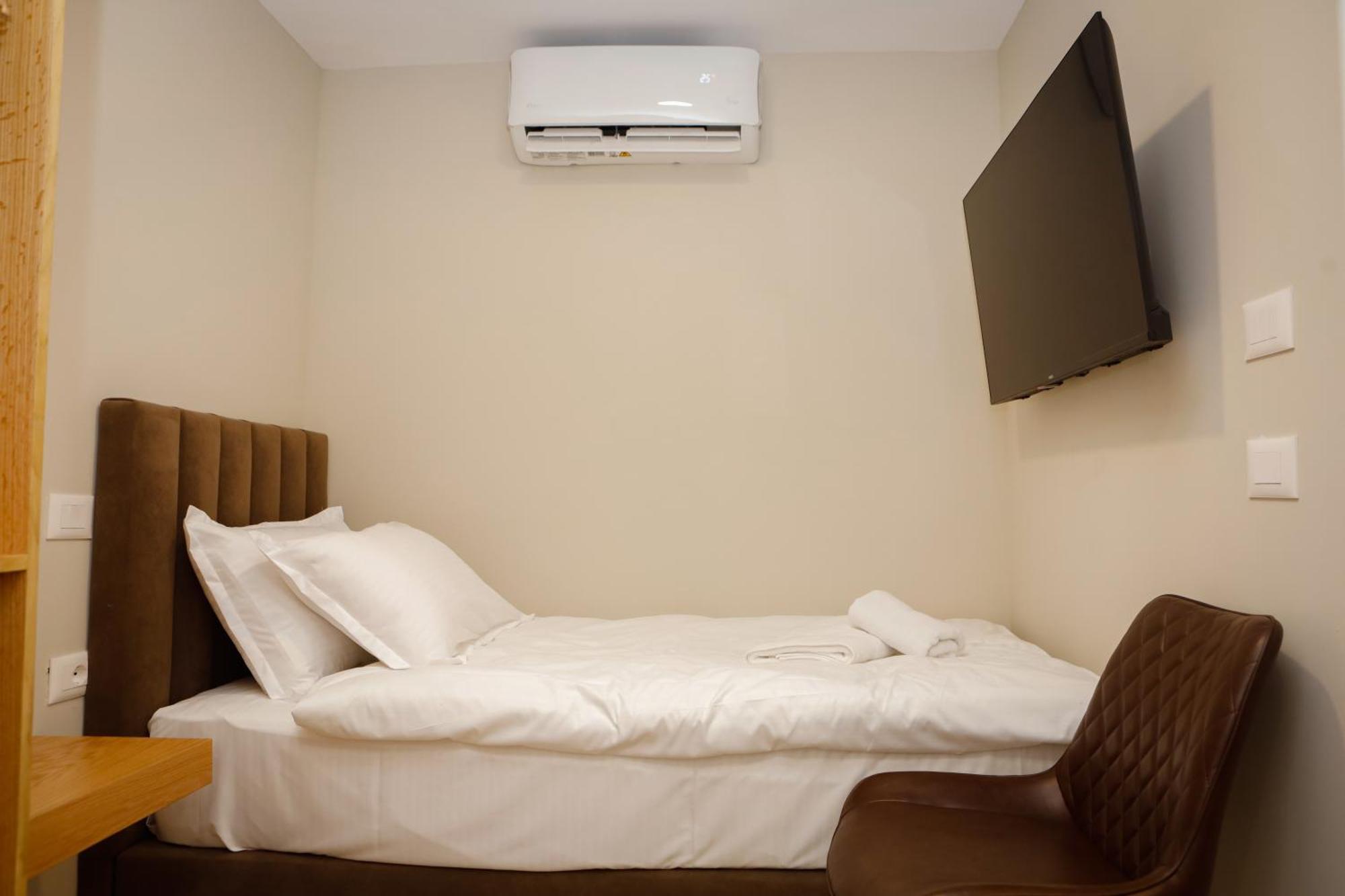 Petite Maison Hermes 3* Tirana