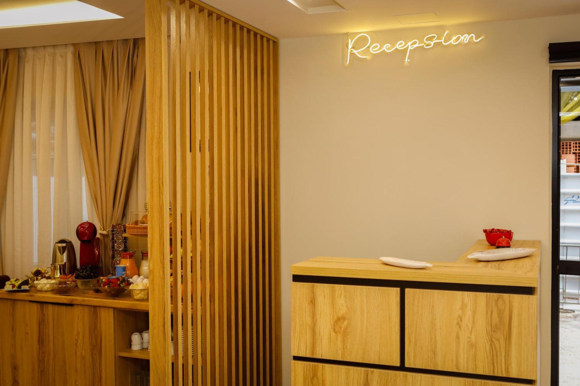 Petite Maison Hermes 3* Tirana